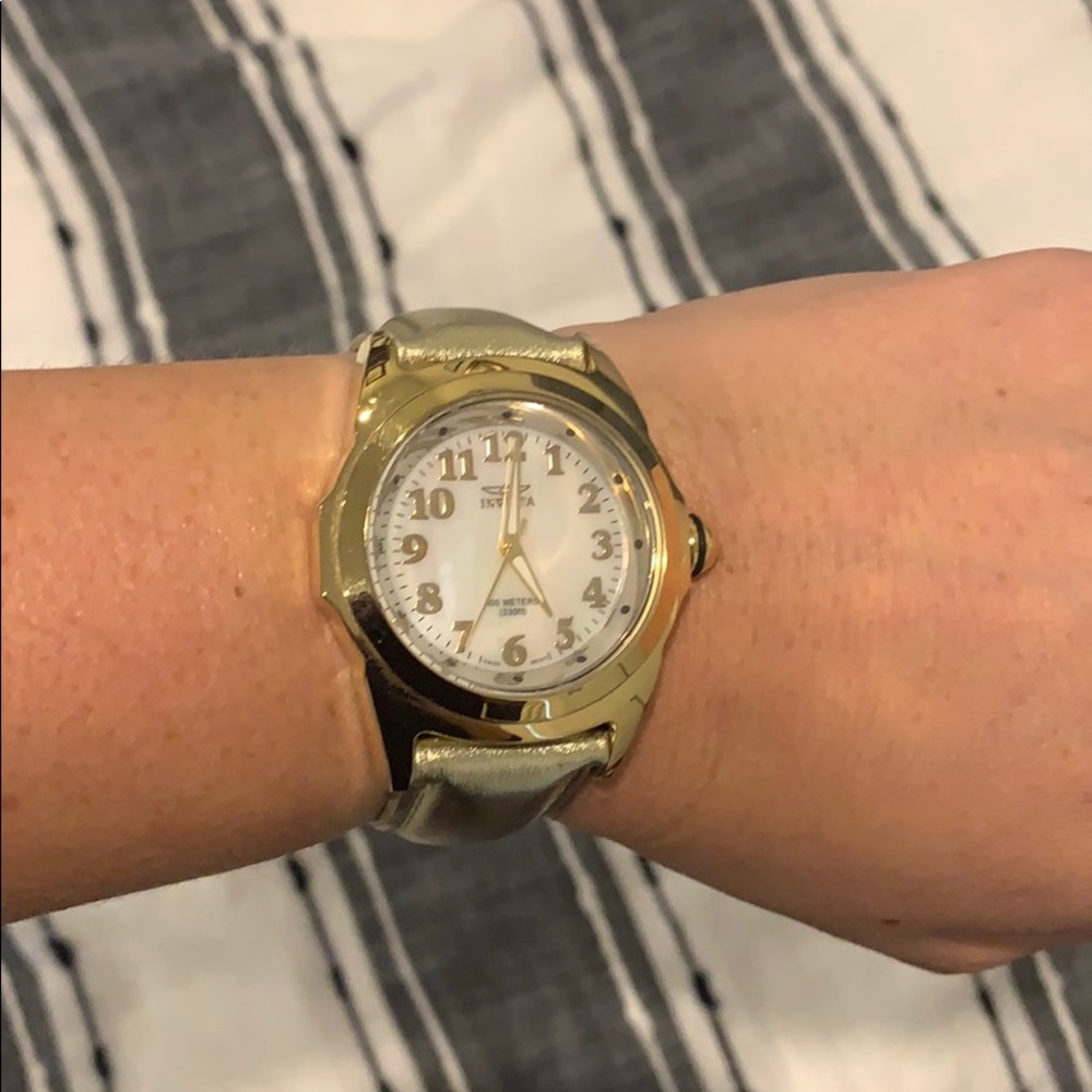 Invicta Watch With 3 Interchangeable Leather Bands - image 4